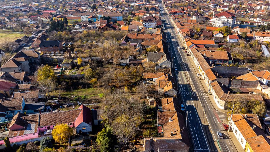 Apartament cu o curte generoasă - Poză 2