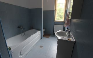 Apartament spatios 3 camere,zona medicina cu garaj si boxa - Poză 8