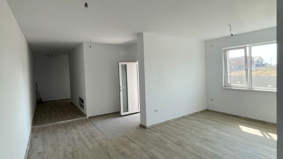 Duplex pe parter de vanzare in Bucovat - Poză 2