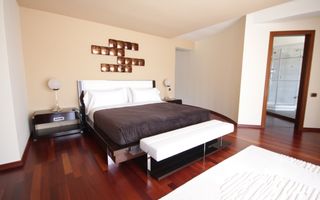 O casa deosebita cu Piscina - Poză 10