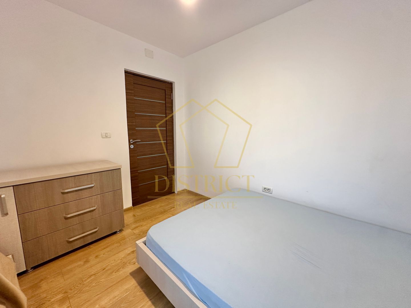 Duplex cu 4 camere si dressing mobilat in Giroc zona Planetelor la asfalt. - Poză 18