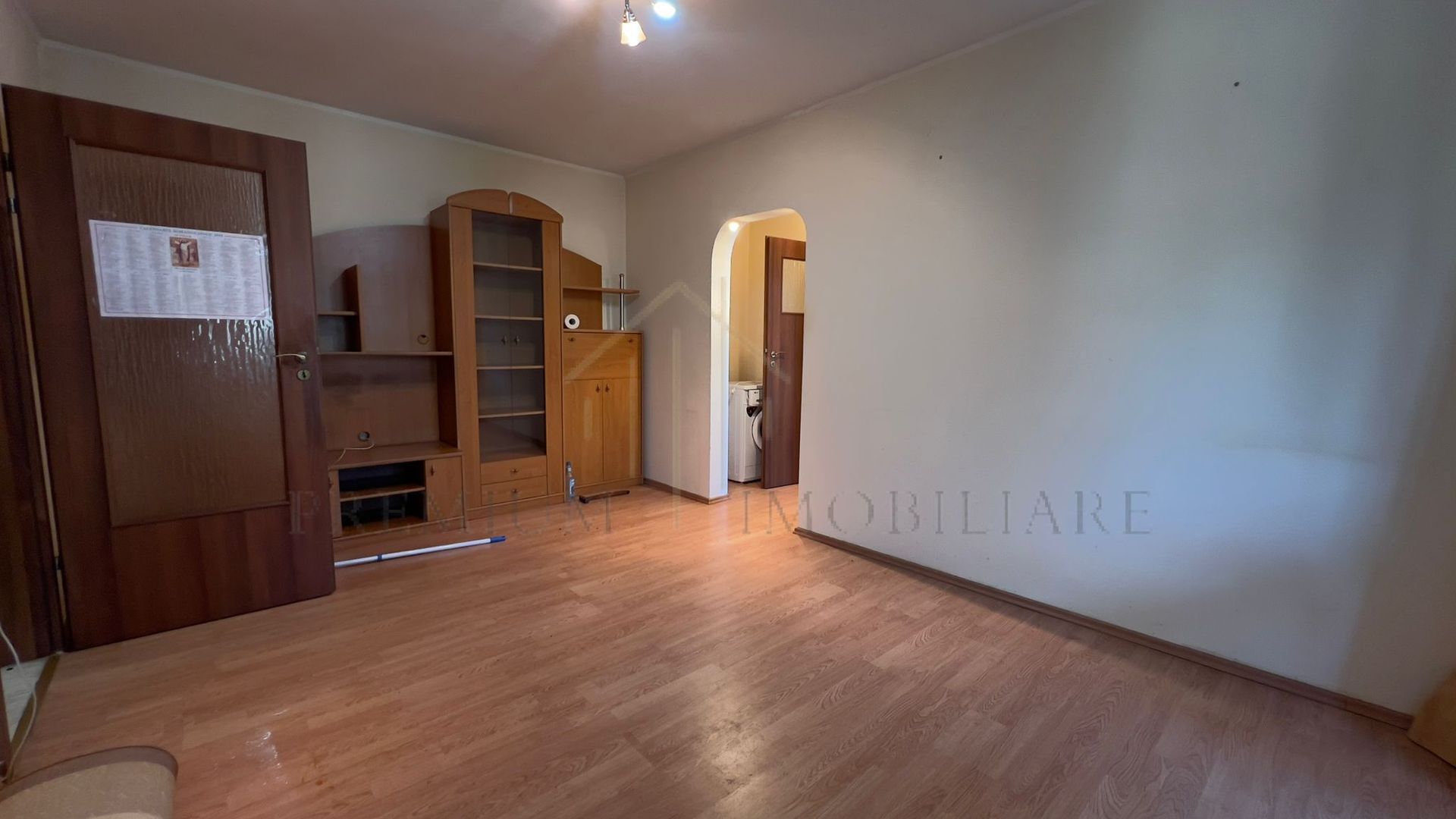 De vanzare apartament 2 camere zona de sus - Poză 2