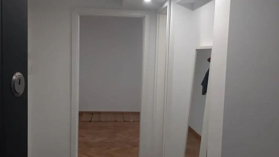 Apart 1 camera, etaj 3 - Poză 1