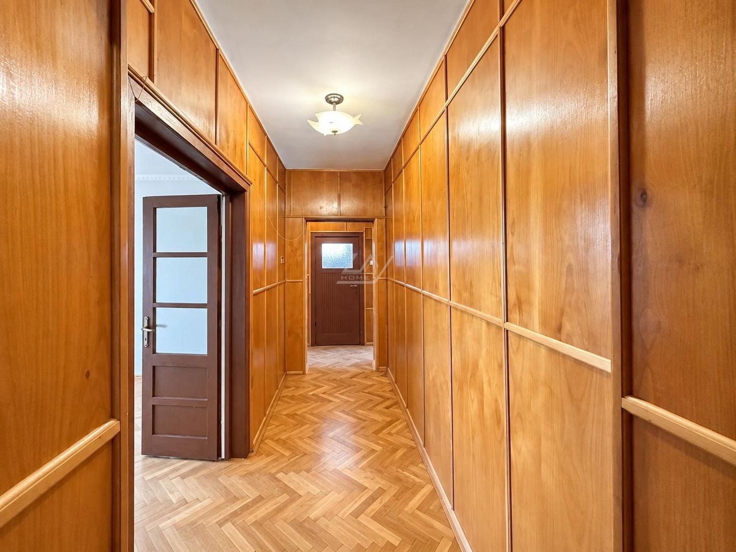 Bloc tip asociatie - zona Kiriac. 4 camere, 3 balcoane. Garaj si boxa. - Poză 18