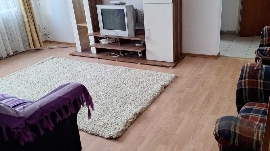 Închiriere Apartament cu 3 camere Titan, langa metrou 1 Decembrie, renovat - Poză 1