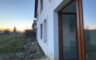 Casa duplex cu 2 locuri de parcare - Poză 4