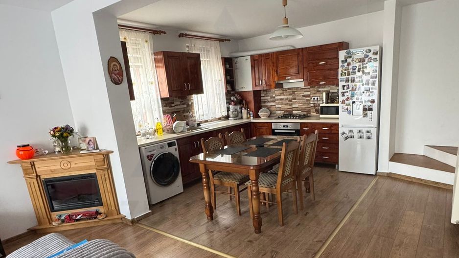 Casa 4 camere 2 bai balcon curte si 2 locuri parcare in Arhitectilor - Poză 3