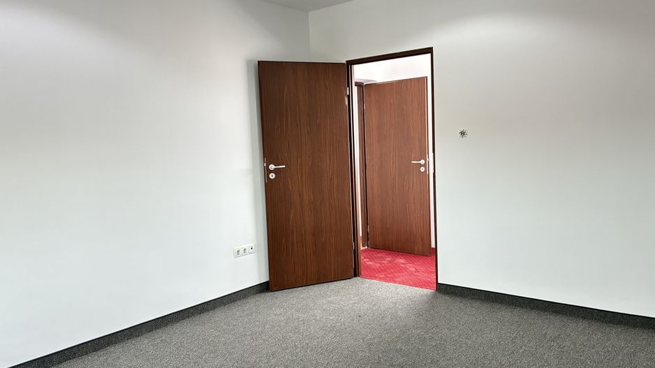 Birou de inchiriat ultracentral in Oradea - Poză 3