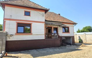 Casă semifinisată, 4 camere, 350 mp teren, la asfalt, zona Centru