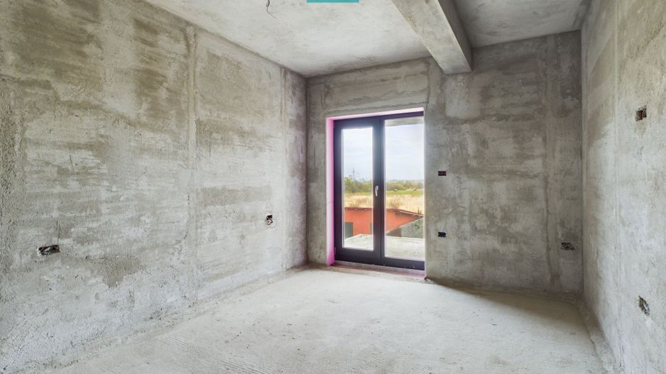 Vilă modernă pe 3 niveluri la gri în Poltura - Poză 19