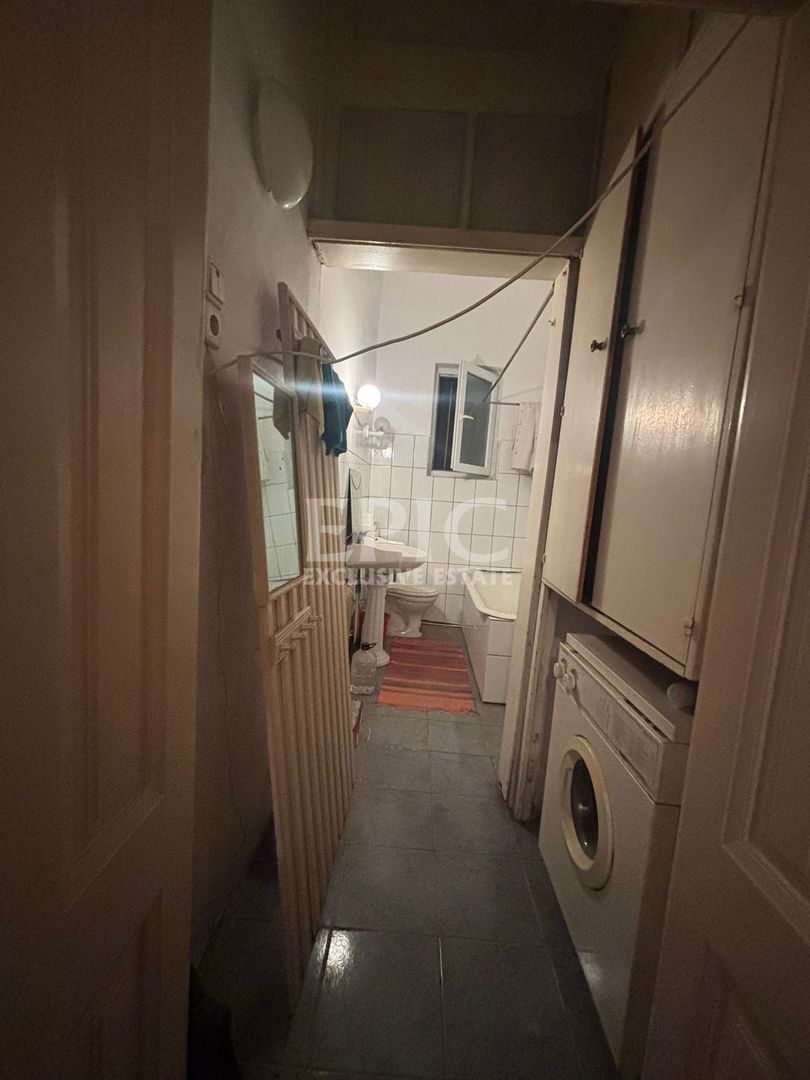 Casa de vanzare in centru orasului - Poză 6