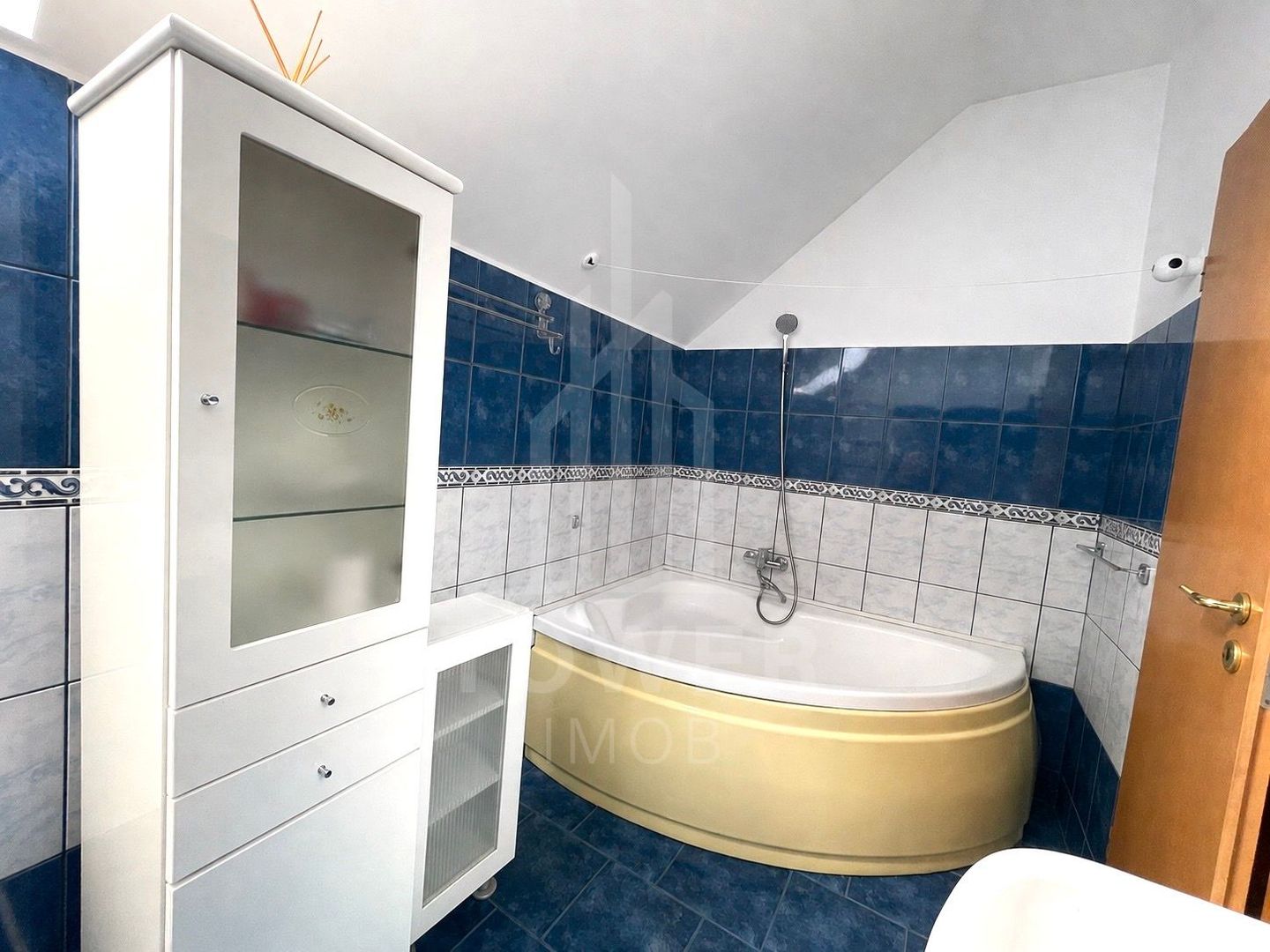 Închiriez apartament 3 camere la vilă – Strand - Poză 11