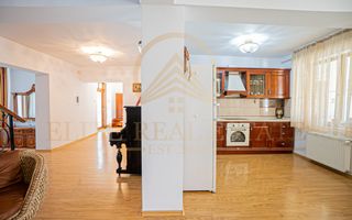 Ovidiu Sud - Zona premium - Vila impozanta, curte mare, garaj, terasa! - Poză 12