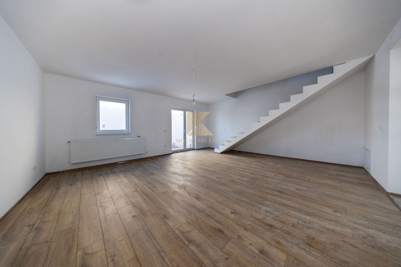 Casă modernă cu curte privată, aproape de Brașov – Cartierul Izvor - Poză 3