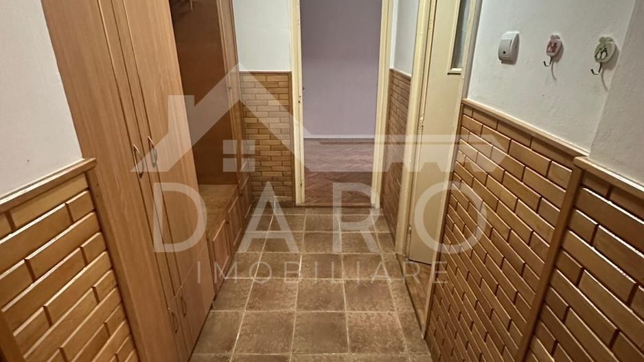 🏠 Ocazie! Apartament 2 camere cu balcon închis - Poză 2