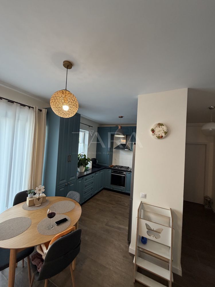 Apartament decomandat cu 3 camere, 2 terase de 10 mp, parcare și boxă. - Poză 3