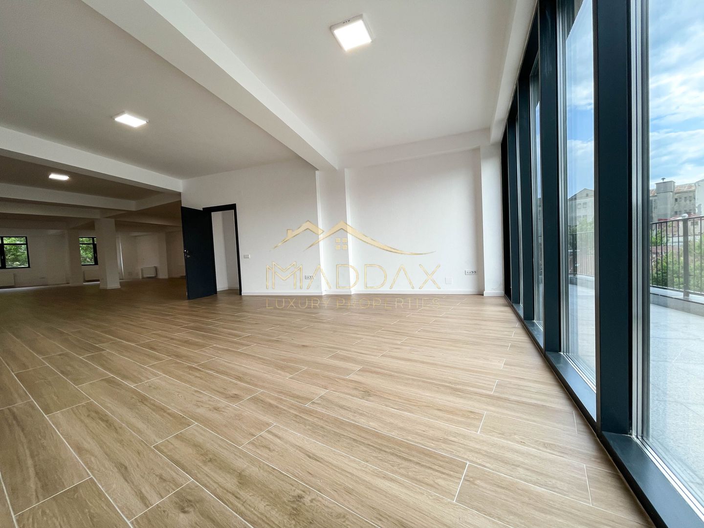 Spatiu comercial S+P+2E+M ***Prima Inchiriere*** - Poză 25