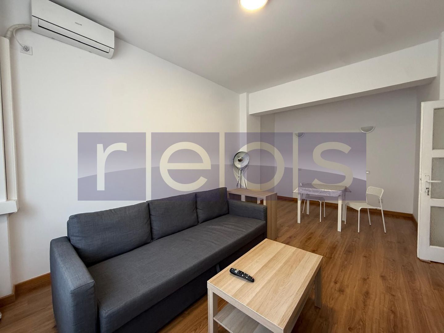 De inchiriat apartament 2 camere vedere Bd Magheru recent renovat - Poză 4