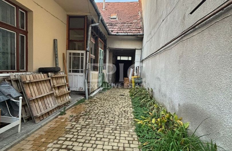 Casa de vanzare in centru orasului - Poză 5