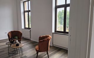Spatiu birouri, ultracentral, Piata 1 Decembrie. 8 E + TVA/mp/luna. - Poză 1