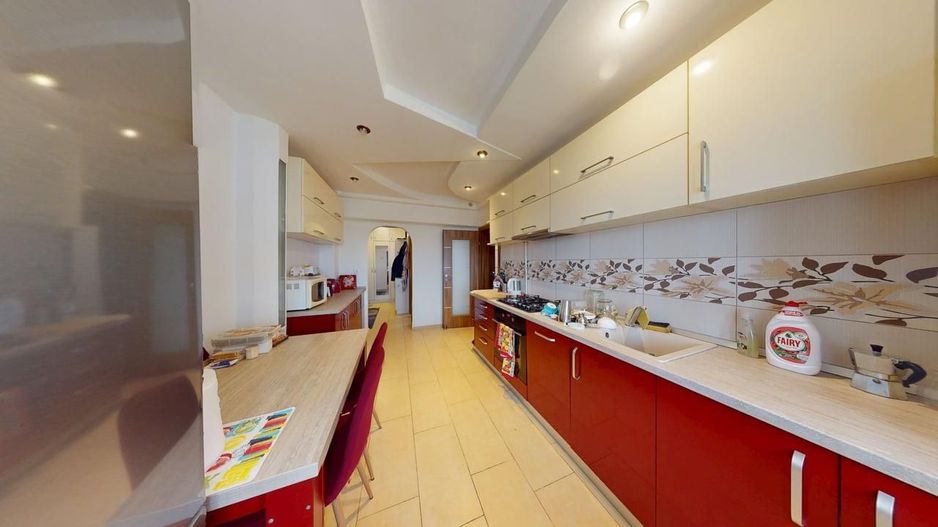 Apartament in zona centrala, la cheie, mobilat, utilat, et intermediar - Poză 1