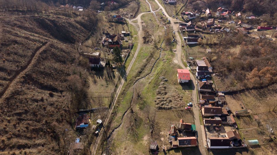 Teren intravilan de 302 mp în localitatea Șoimoș - Poză 24