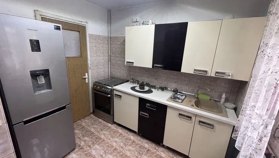 Vanzare Apartament 4 camere, 80mp, 2 bai, in Titan, 2 min metrou - Poză 4