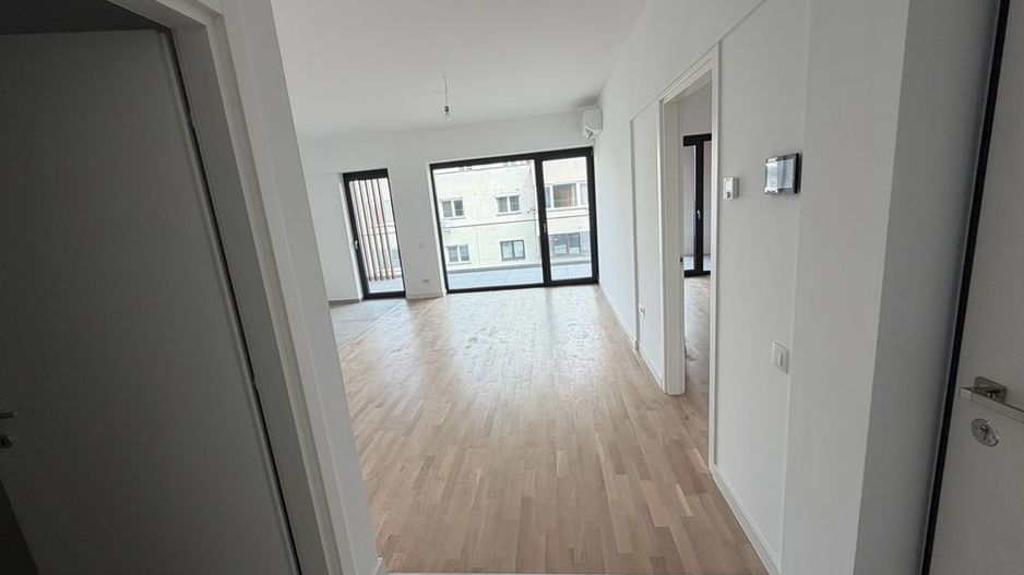 Vanzare apartament 2 camere decomandat, etaj 7, parcare, 13 Septembrie - Poză 1