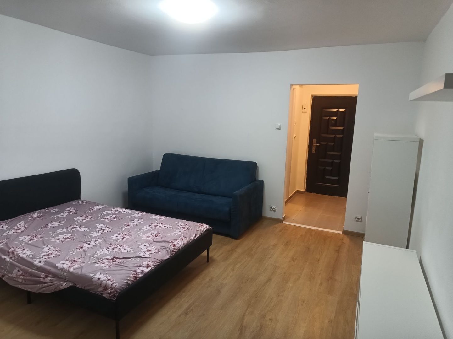 Garsonieră Titan, parter cu balcon, mobilată complet, prima închiriere - Poză 1