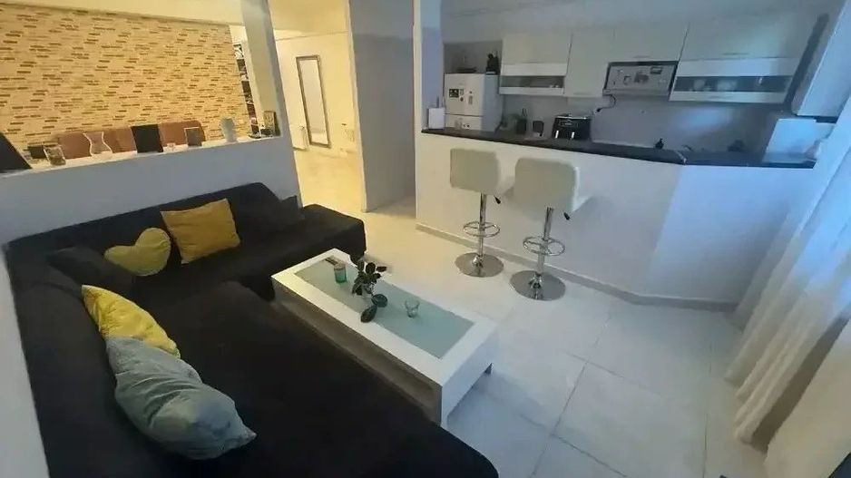 Apartament 2 camere, in Vila, 6 min metrou Aparatorii Patriei. Loc parcare. - Poză 1