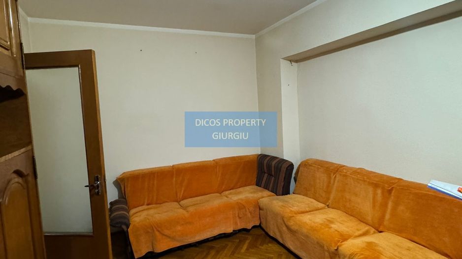 De vanzare apartament 3 camere - Poză 1