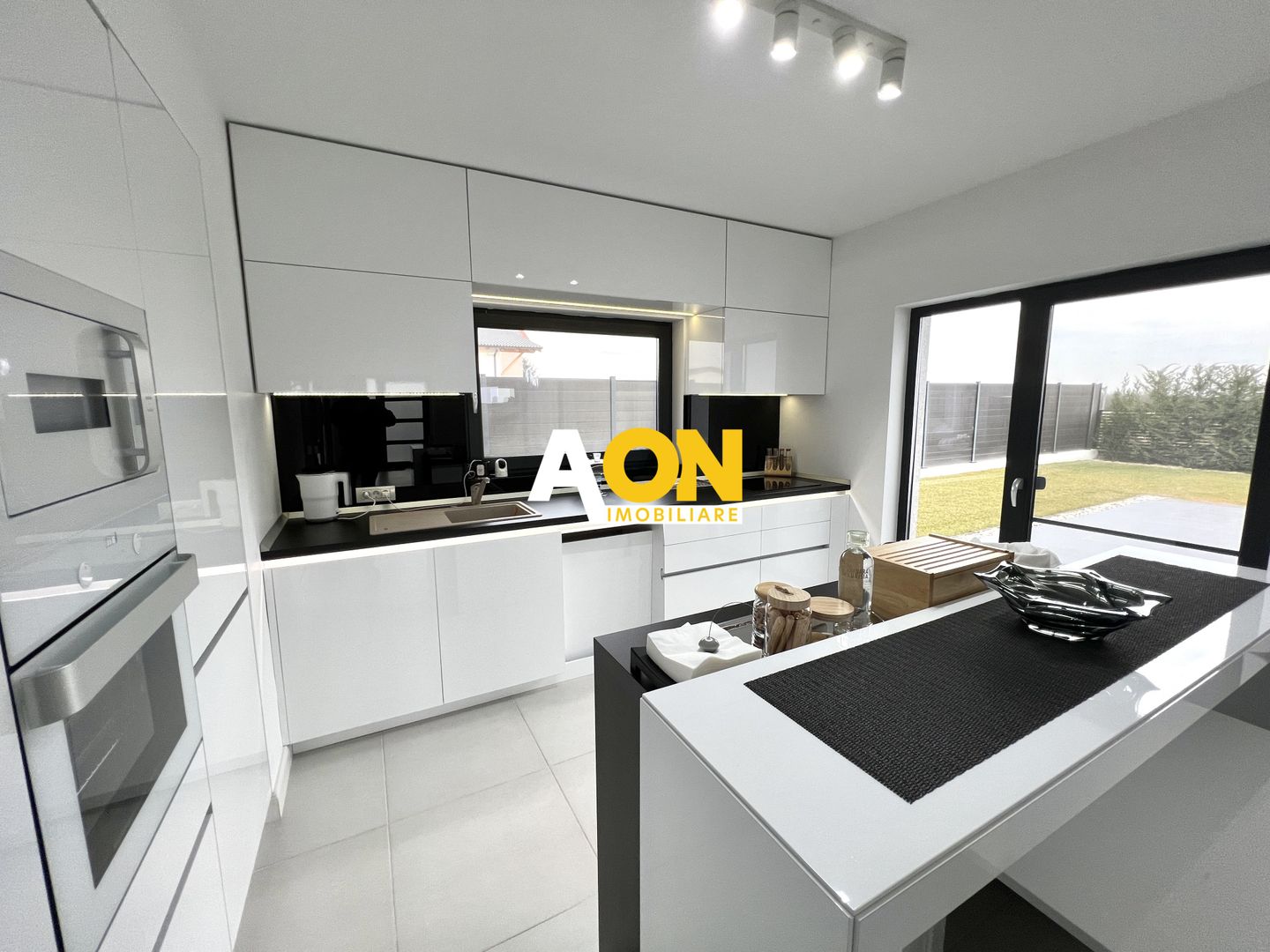 Casa individuala superfinisata, 3 camere, 2 bai,  500mp teren - Poză 4