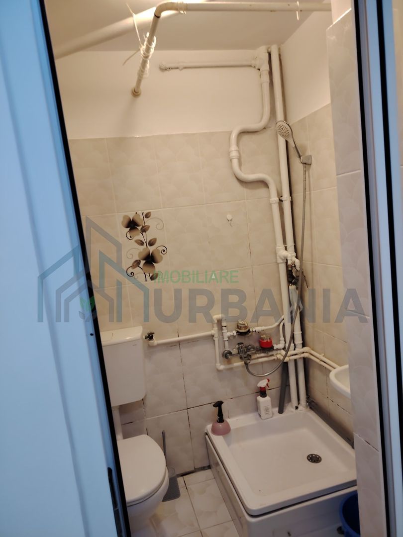 Apartament cu o cameră, renovat recent, în zona Podu Roș, Iași - Poză 2