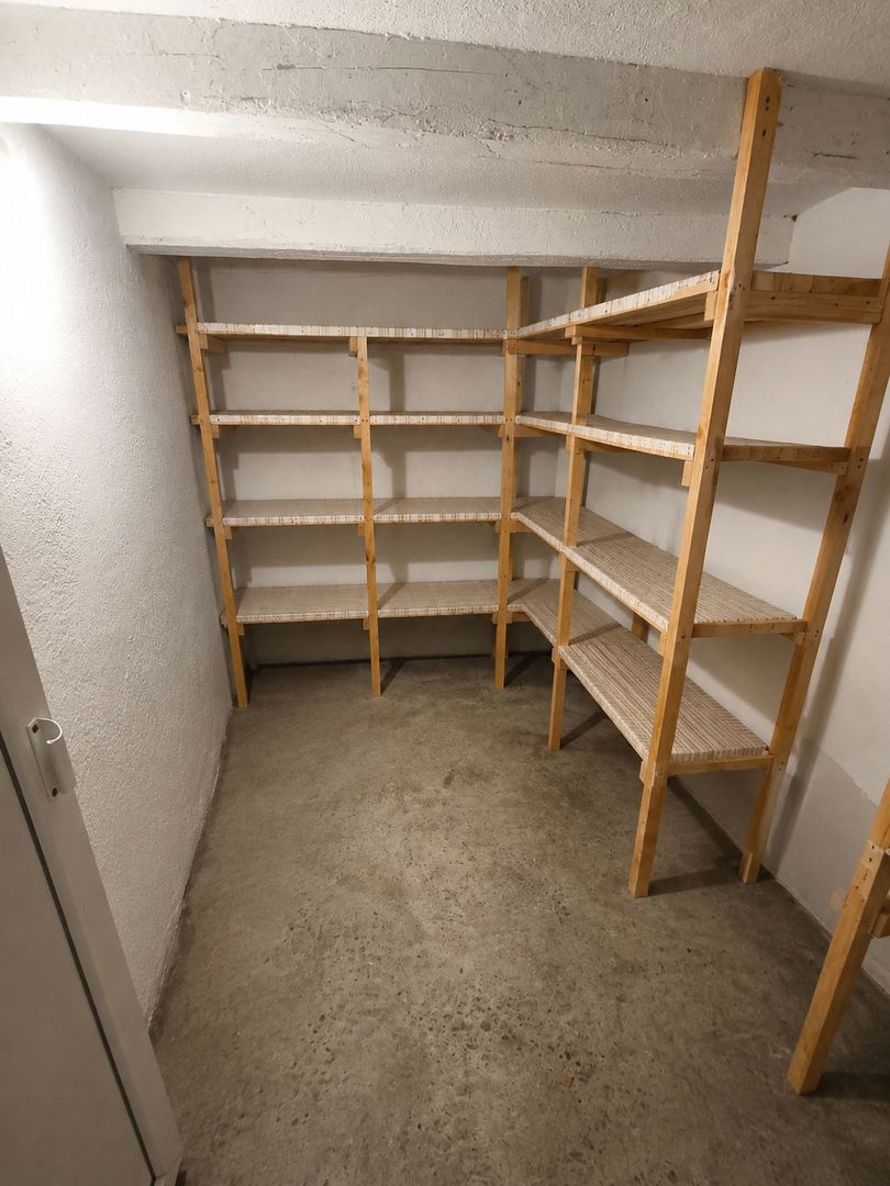 Proprietate cu două locuințe, garaj încălzit, foișor, 600 mp in Ernei - Poză 19