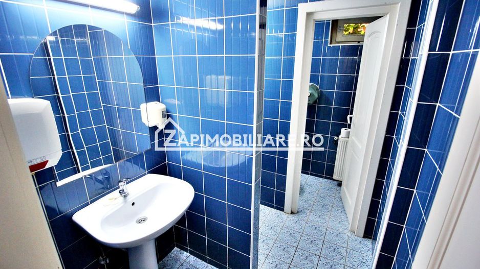 Pensiune aproape de centru,10 camere,13 băi,1 restaurant - Poză 8