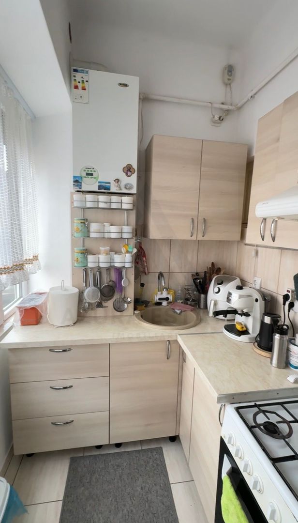 Apartament decomandat 70 mp utili 2 bai pivnita si curte 58 mp Central - Poză 13