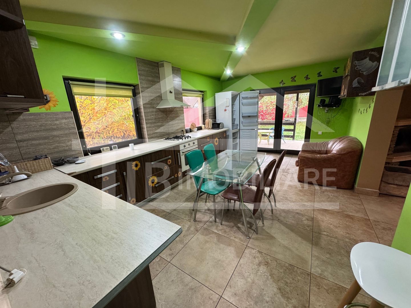 Casa cu 4 camere, 230mp, garaj, Zona Corunca - Poză 11
