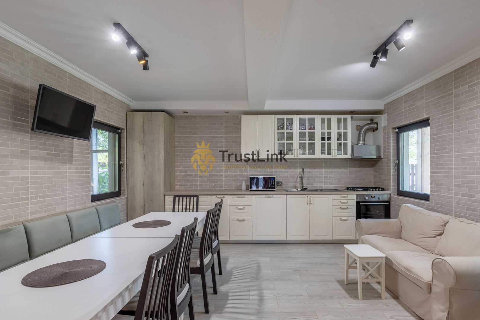 Casă premium teren 3.000 mp, livadă și zonă BBQ – Frumusani - Poză 19