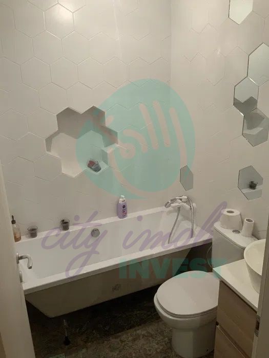 Bloc Boutique - 2 camere cu o mica curte si 2 bai - Poză 8