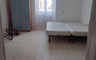Garsoniera la curte comuna zona Traian - Poză 1
