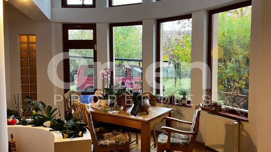 Vilă de închiriat – 260 mp utili, teren 1300 mp, 5 dormitoare, 3 băi, 3 balcoane - Poză 1