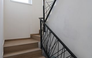 Casa zona Lunei, 5 camere + 3 bai, centrala proprie, rezidential sau birouri ! - Poză 21