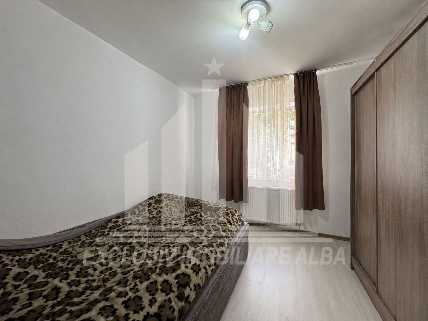 Apartament 3 camere decomandate | 67 mp | Curte | Cetate - Poză 4