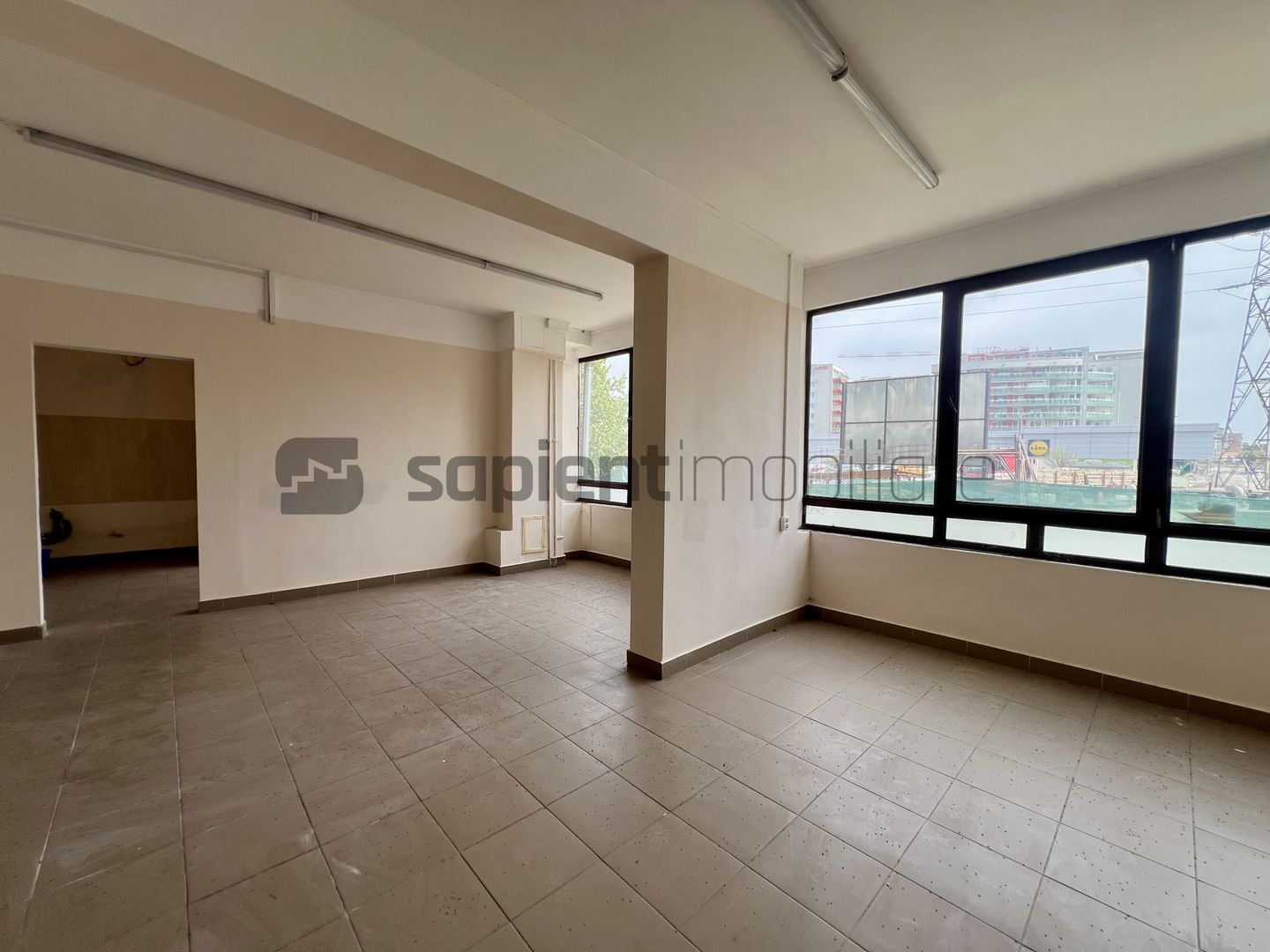 Sapient | Spatiu comercial în zona Oneștilor, Oradea - Poză 1