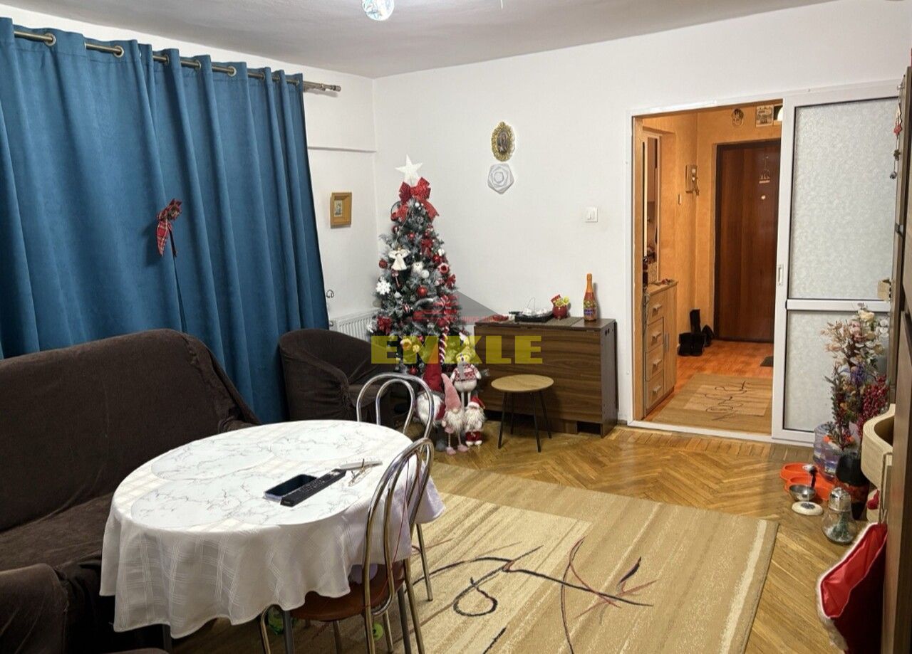 De vânzare apartament cu 3 camere semidecomandat, zona Carrefour - Poză 1