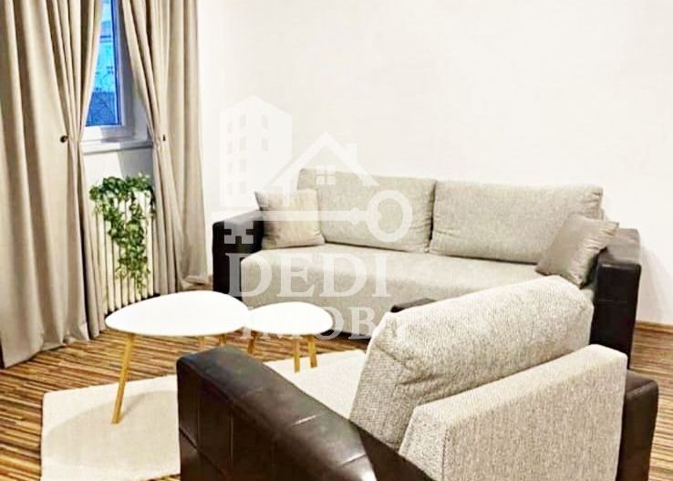 Apartament de vânzare cu 3 camere în zona Rogerius, Oradea - Poză 2