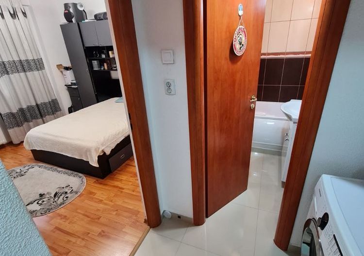 Inchiriez apartament 3 camere-Rahova-loc de parcare - Poză 4