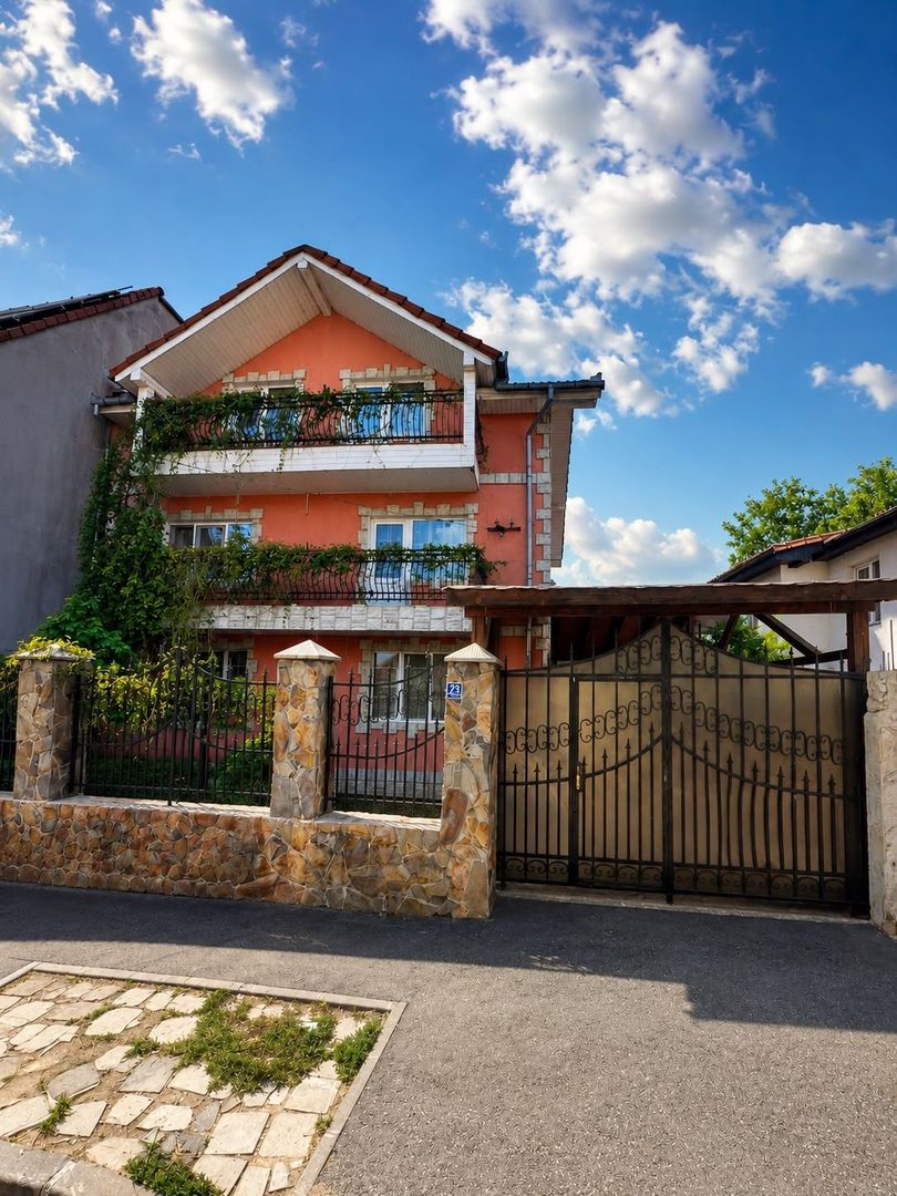 Casa cu 5 camere si 350 mp de teren in spate la parcul Salca - Poză 1