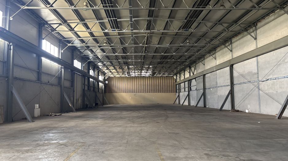Depozit cu showroom de inchiriat de 1600 mp - Poză 29