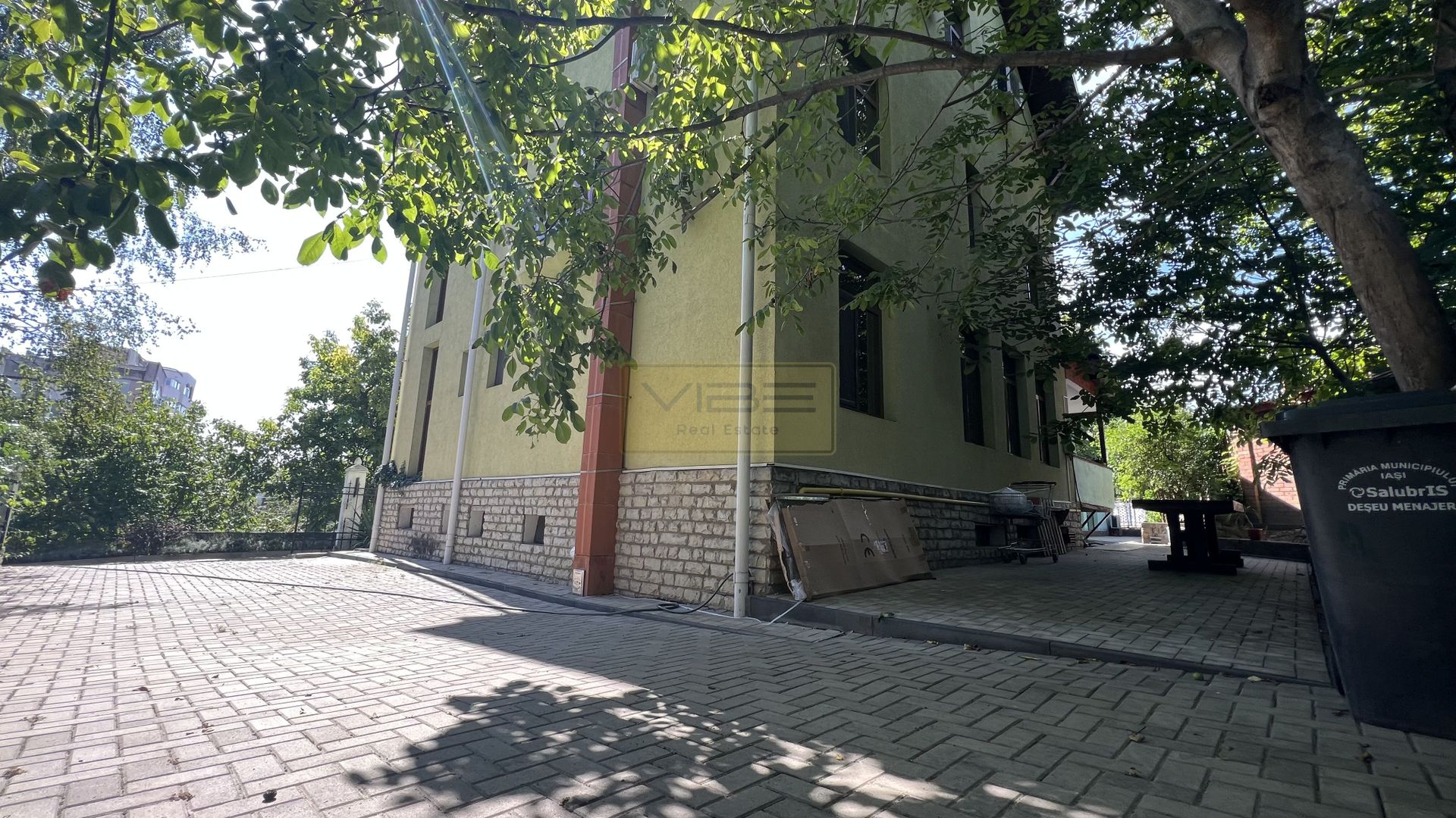 SE VINDE AFACERE LA CHEIE! Pensiunea Vila Verde, zona Garii - Poză 2